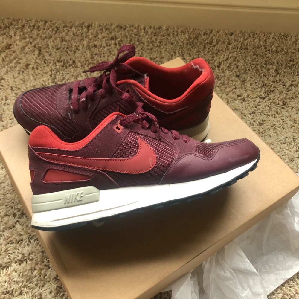 Womens’ Nike Air shoes - barely worn!